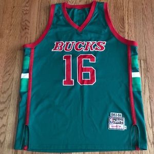 vintage milwaukee bucks shirt